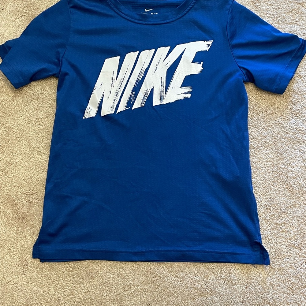 Boy's Medium Nike Blue Dri Fit Graphic Tee Shirt Short Sleeve